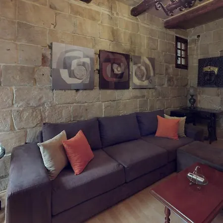 Central 2 Bedroom In Апартаменты