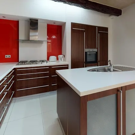 Central 2 Bedroom In Appartement *
