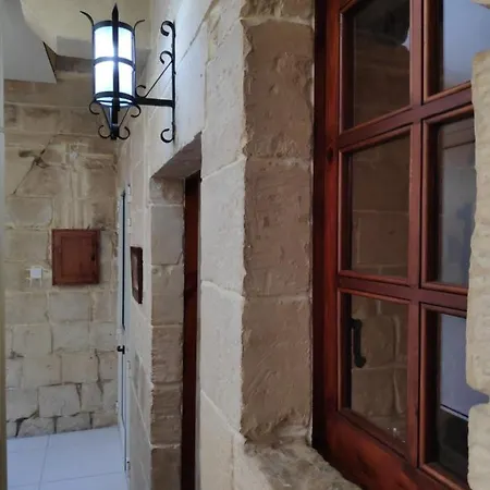 Central 2 Bedroom In Appartement *