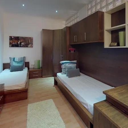 Central 2 Bedroom In La Valette