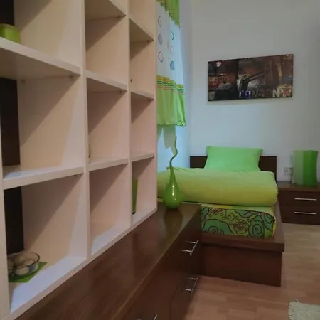 Central 2 Bedroom In *